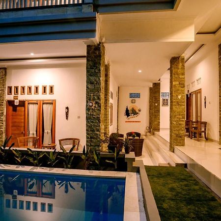 The Puncak Santhi Inn Batununggul Екстериор снимка