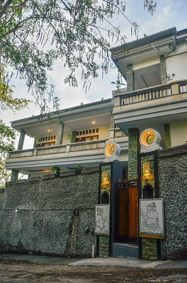 The Puncak Santhi Inn Batununggul Екстериор снимка
